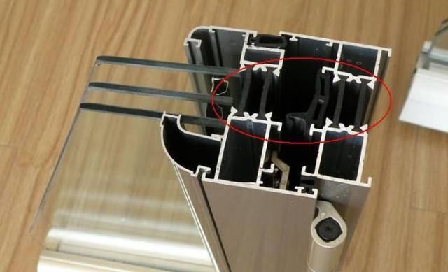 若何辨别断桥铝门窗的隔热条是尼龙仍是PVC？